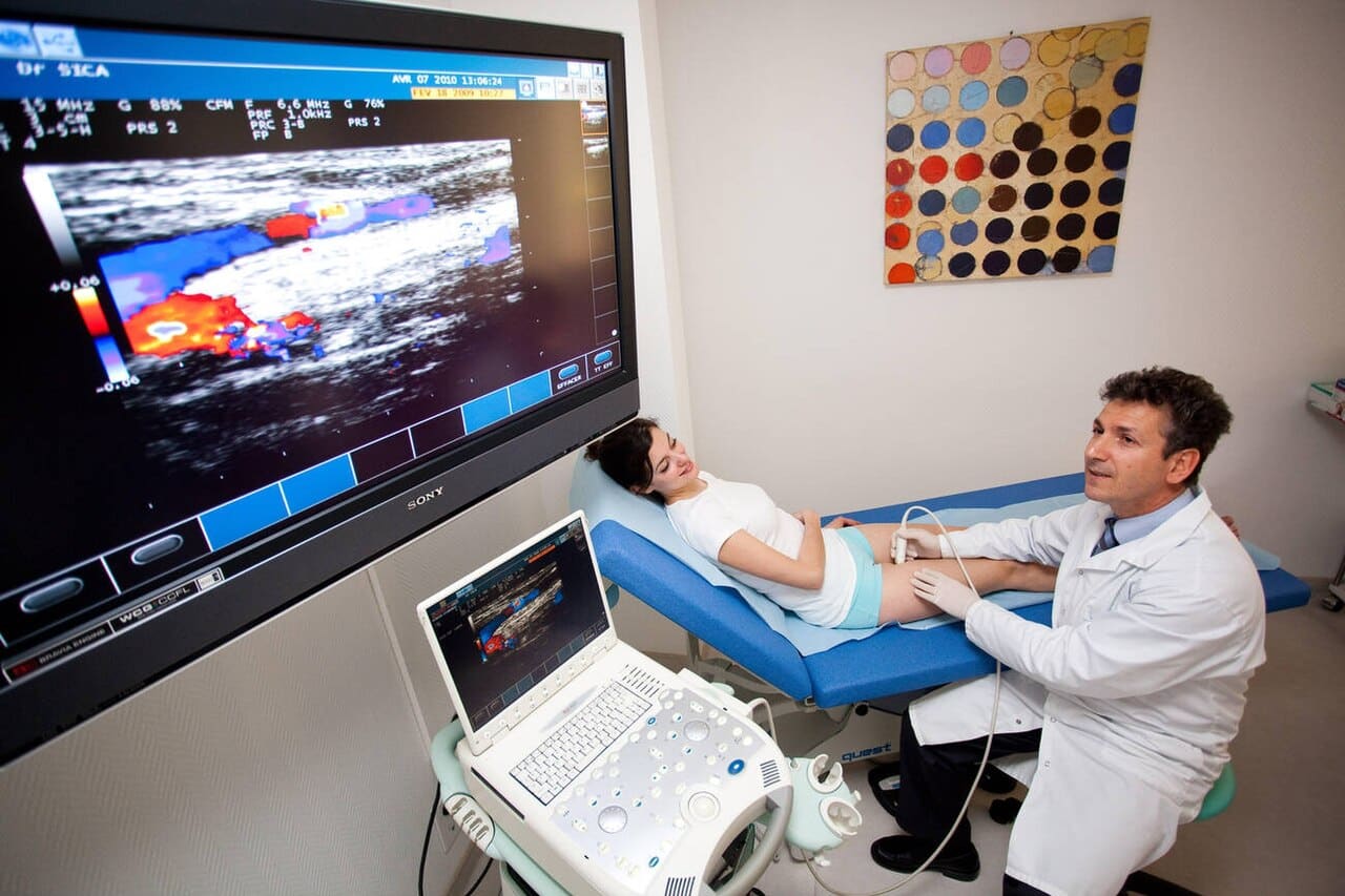 Ultrassom Doppler vascular com fluxo colorido