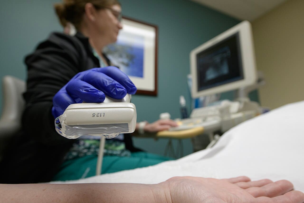 Ultrassom de tireoide e estruturas superficiais